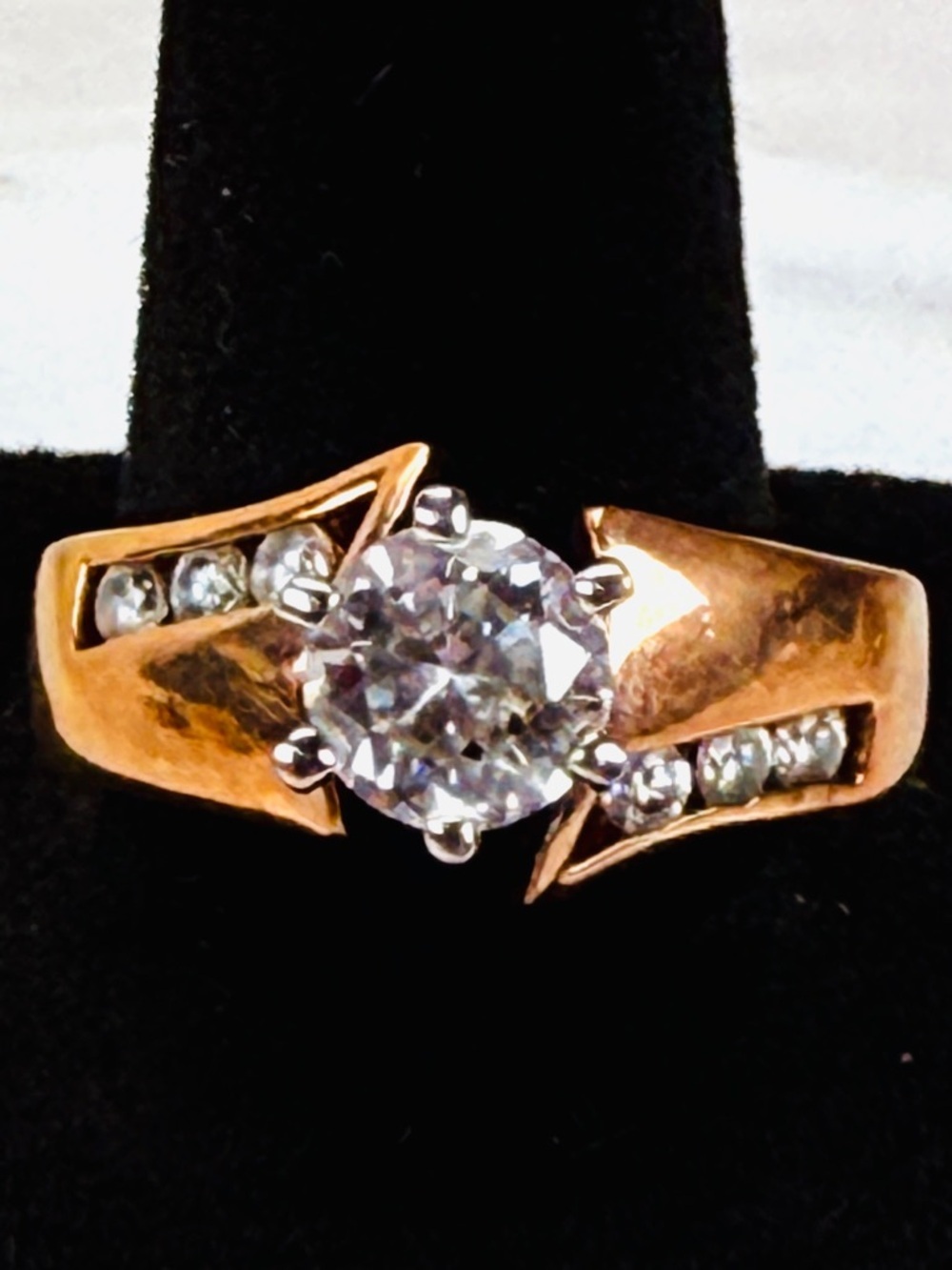 Beautiful rose, goldtone, bling size 10 costume ring